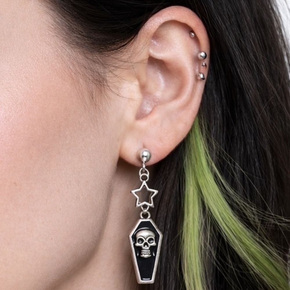 NWOT Alternative Halloween Emo Gothic Skull Star Retro Punk Dangle Earrings